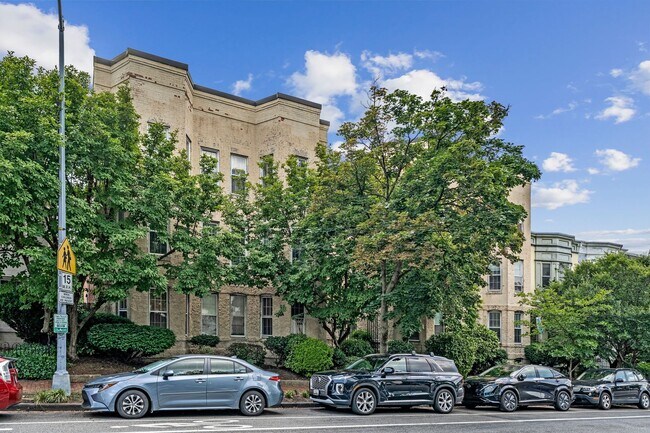 Building Photo - 117 E St SE