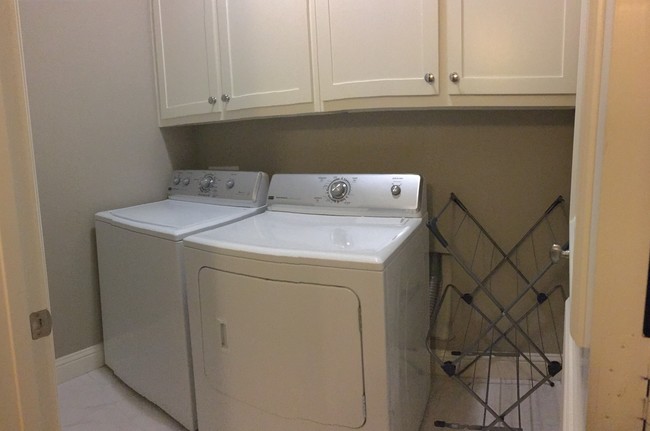 Laundry - 1612 Carpenter Dr