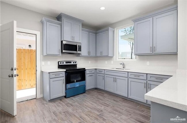 Building Photo - 7 Northwestern Ave