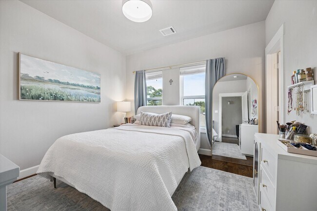 Building Photo - 2504 Beall St