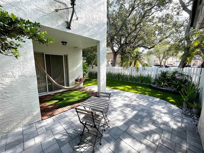 Building Photo - 9832 NW 9th Ct