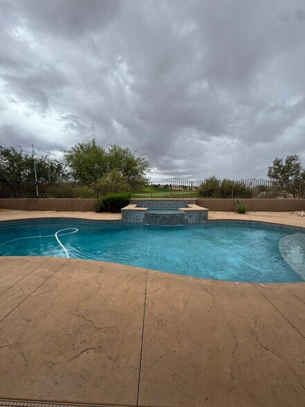 Building Photo - 1761 W Red Cloud Cir