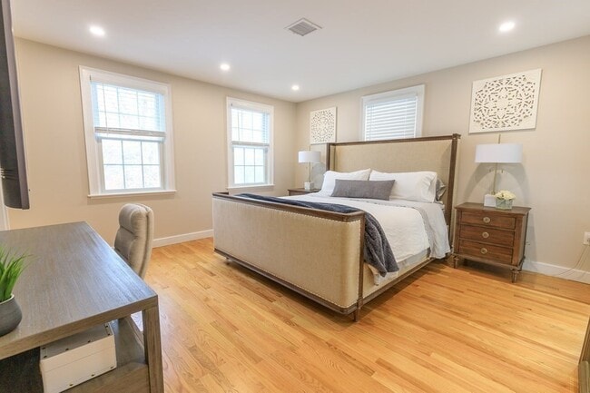 Building Photo - 58 Walnut St