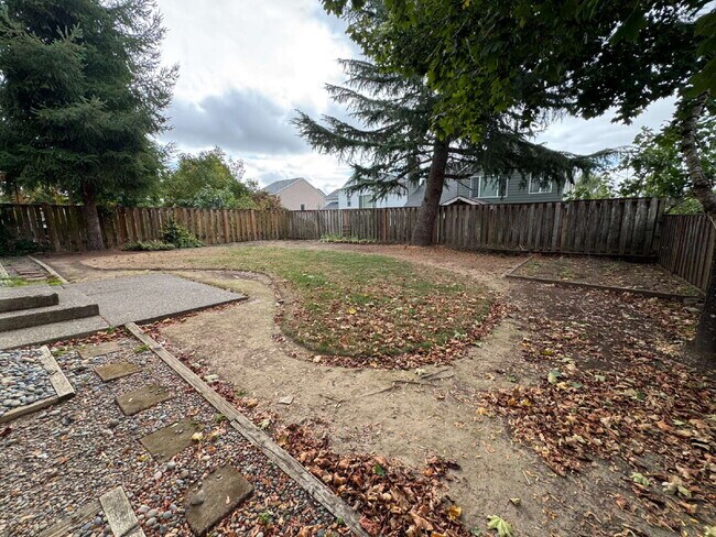 Building Photo - 1/2 OFF 3rd Month's Rent!!  Beautiful 4 Bedroom Clackamas Home