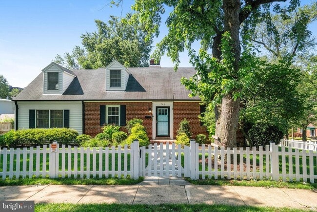 Building Photo - 740 Upland Pl