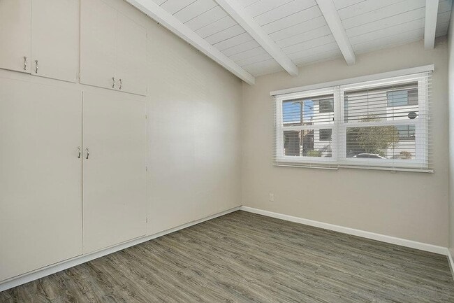 Building Photo - 5220 Cass St