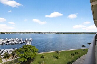 Building Photo - 134 Lakeshore Dr