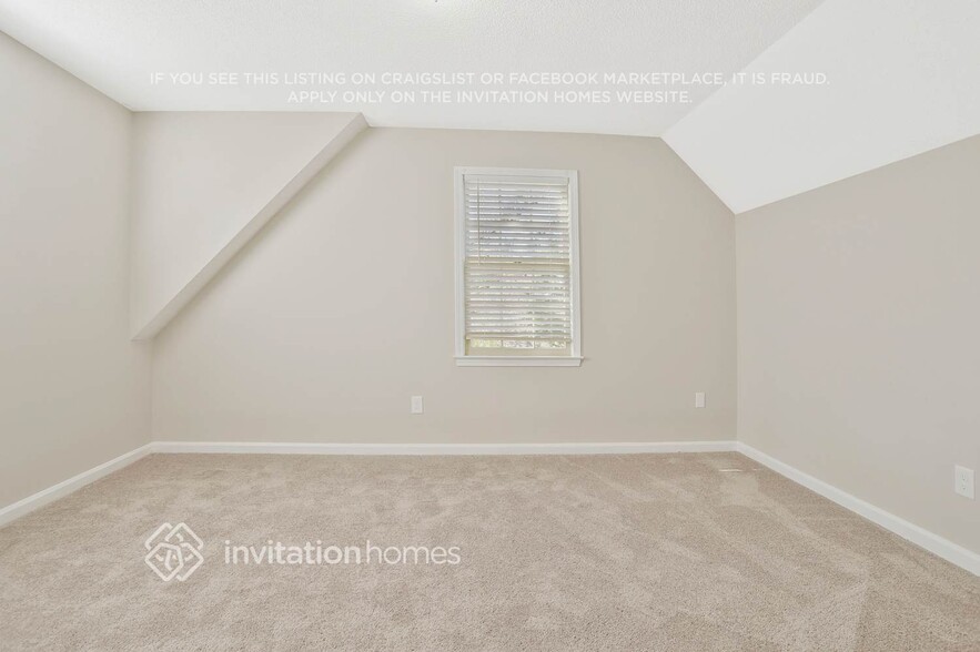Building Photo - 526 Sumer Ln N
