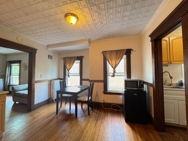 Building Photo - 126 Mansfield St