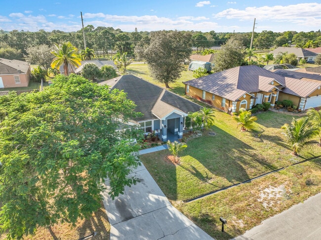 Building Photo - 2518 SE Cooper Ln