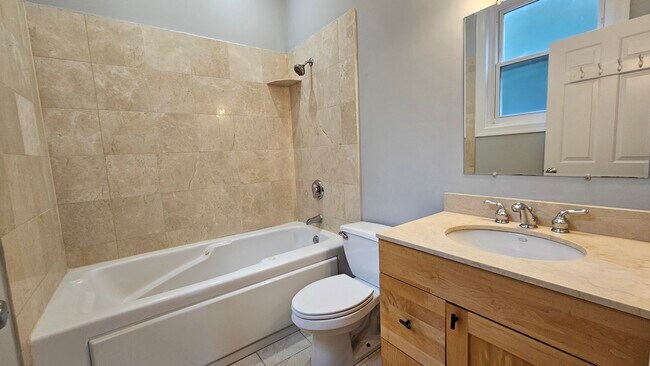 Building Photo - 509 N Hartland Ct