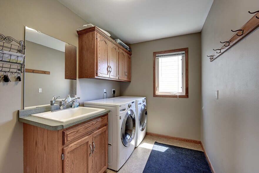 Building Photo - 1187 Blackhawk Dr SW
