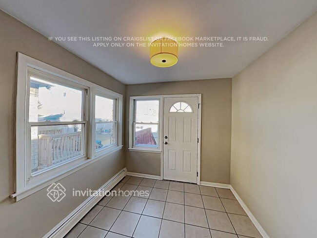 Building Photo - 4623 N Kilbourn Ave