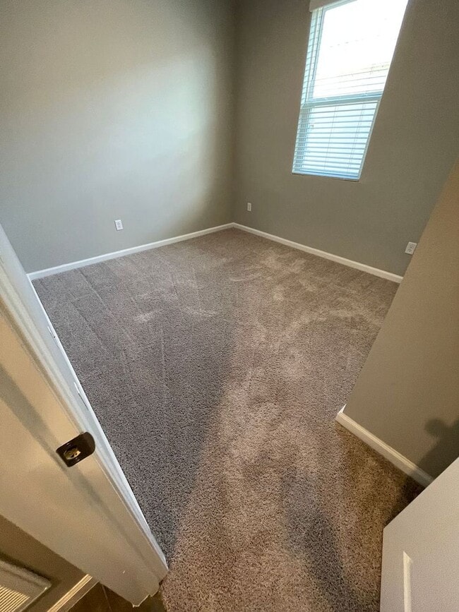 Building Photo - Move-In Special! Get 50% off your 2nd mont...