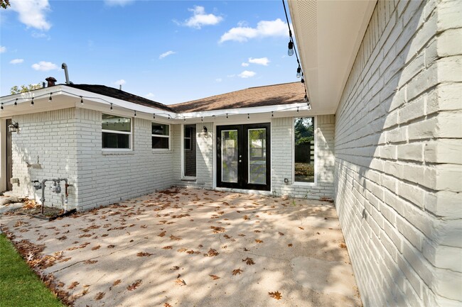 Building Photo - 5515 Warm Springs Rd