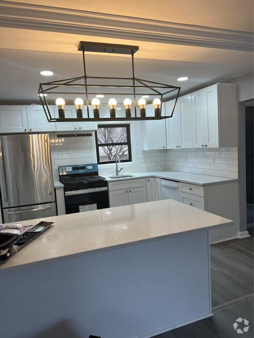 Building Photo - 6425 Forbes Ave