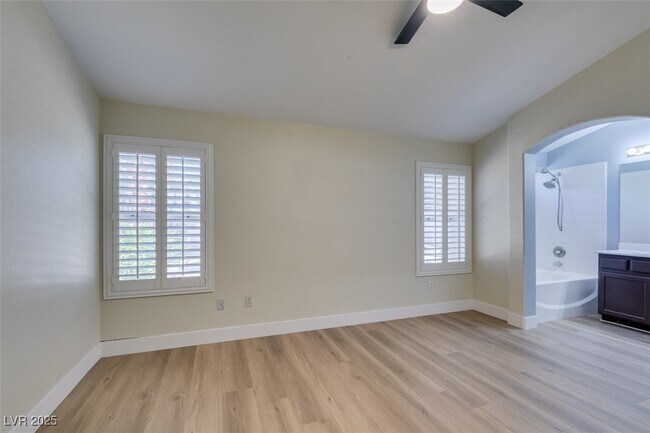 Building Photo - 9530 S Soloshine St