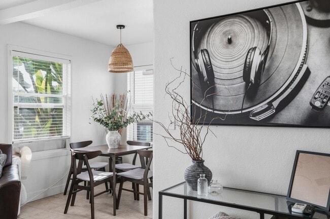 Building Photo - 2604 Juan St