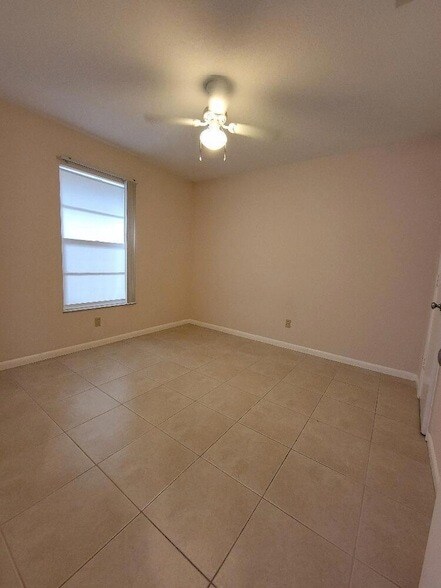 Building Photo - 1087 Goldenrod Rd
