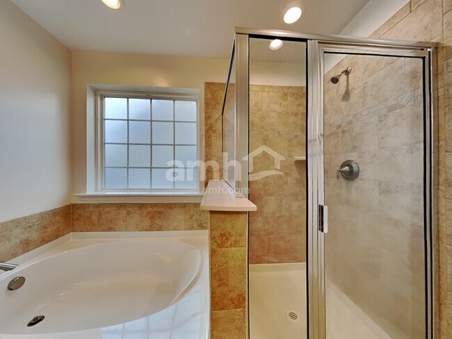 Building Photo - 614 Redbud Ln