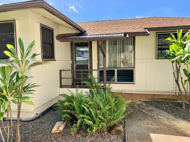 Building Photo - Charming Singe Family Home 3/1/2 with Spacious & Fenced Yard