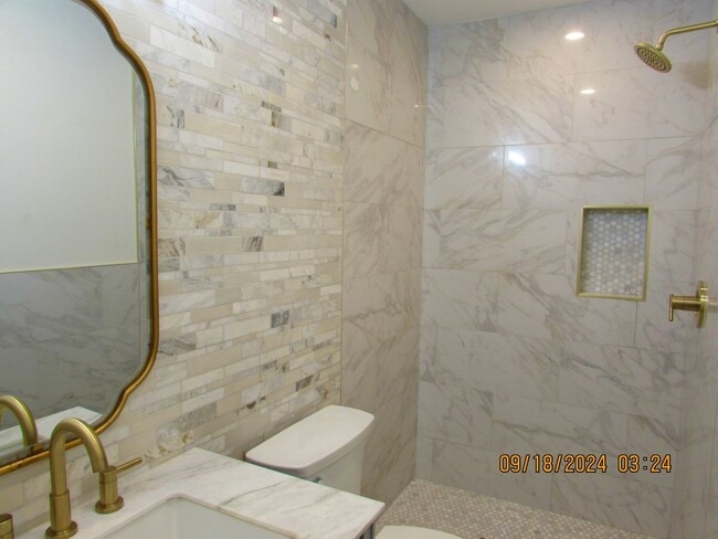 Building Photo - Completely remodeled 2bed/2bath cottage in...