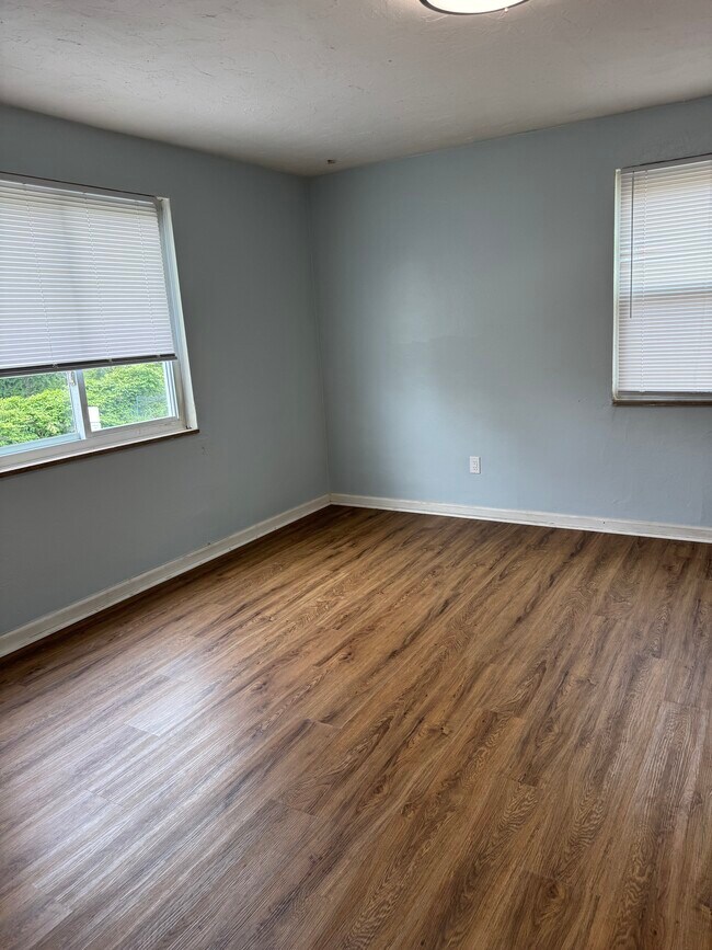 Building Photo - 355 Macassar Dr