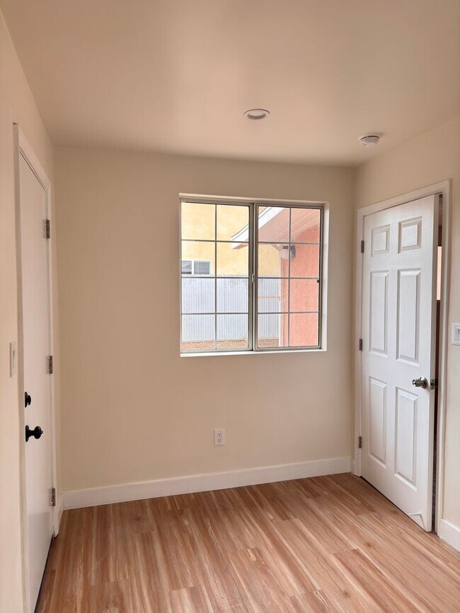 Building Photo - 1060 McFarland Ave