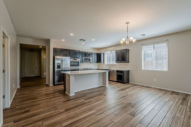 Building Photo - Modern 4 Bed Tucson Rental with Spacious K...