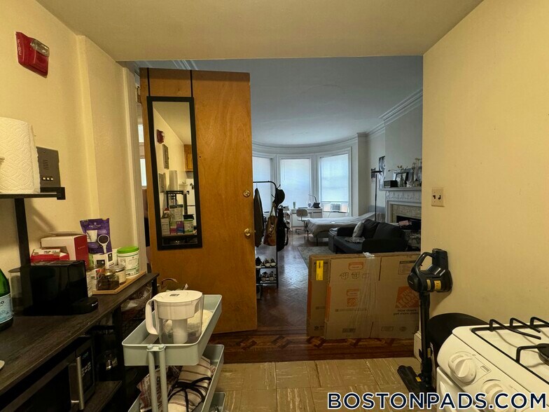 Building Photo - 1069 Beacon St