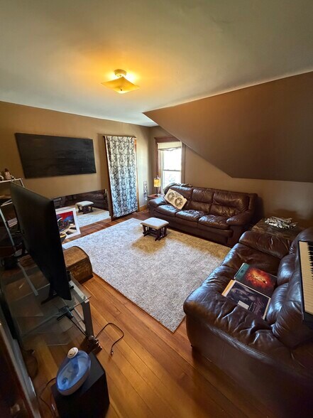 Building Photo - 76 Phebe St
