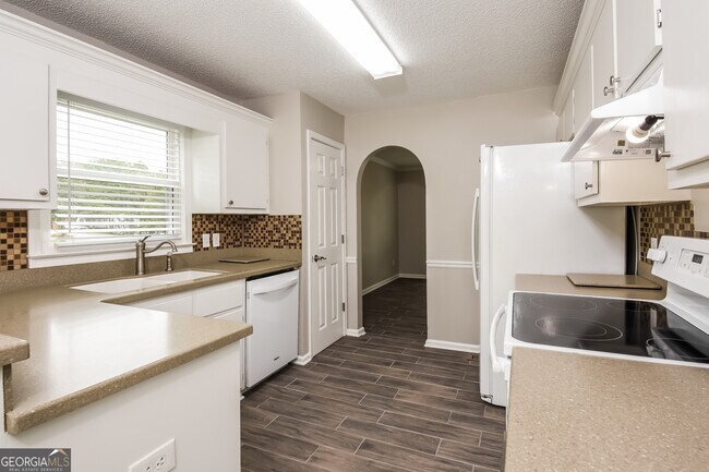 Building Photo - 17 Stonecreek Dr SW