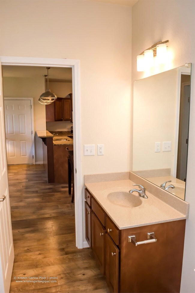 Building Photo - 1904 N Severance St