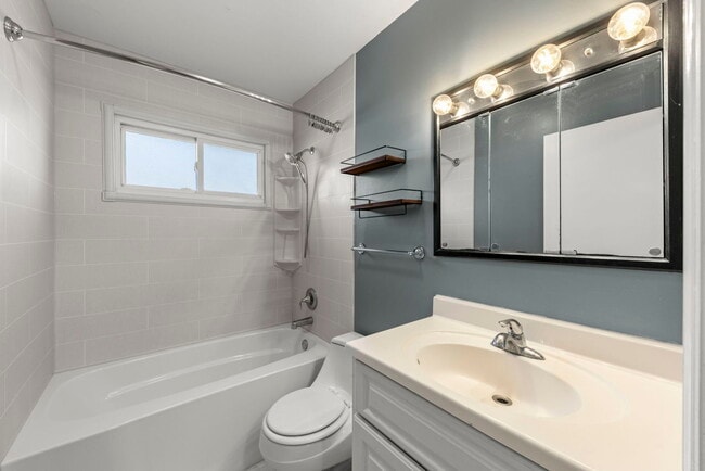 Building Photo - 1614 Lucylle Ave