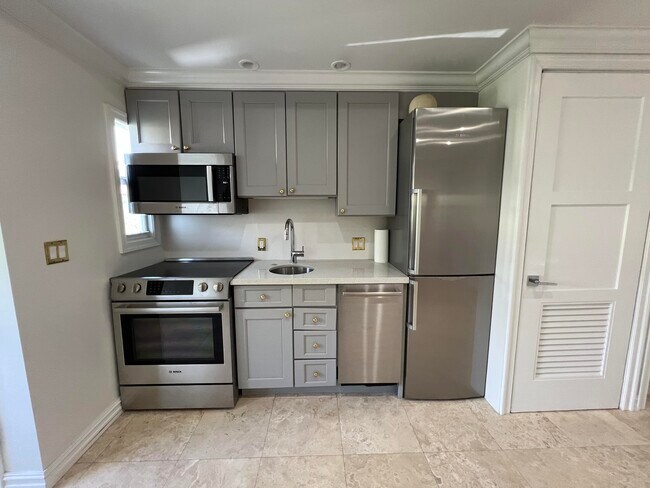 Building Photo - 252 Oleander Ave