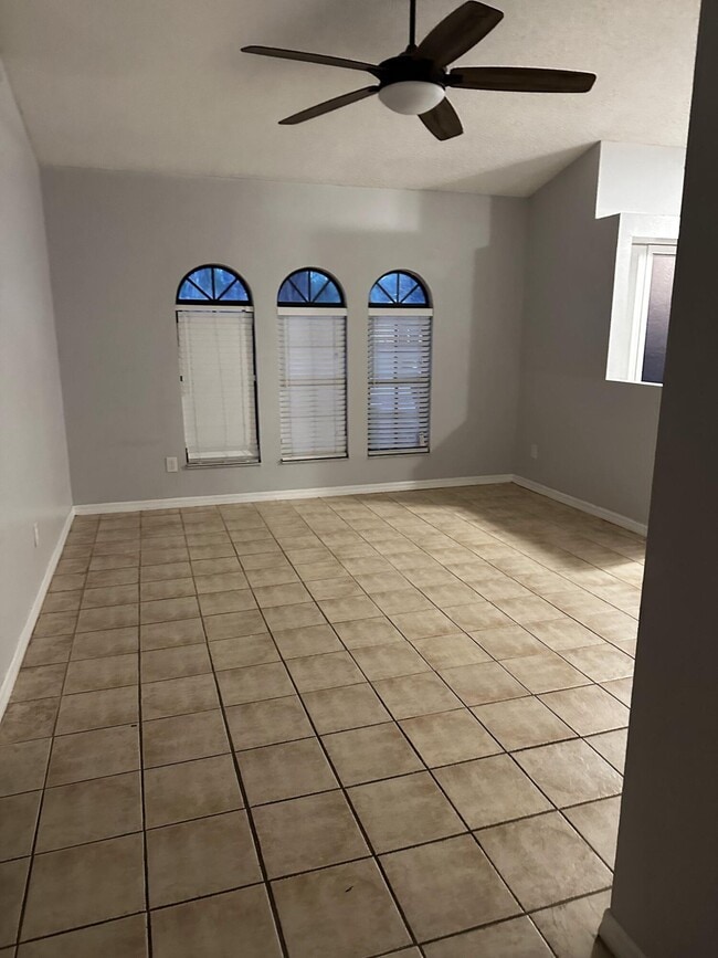 Building Photo - 917 SE Streamlet Ave