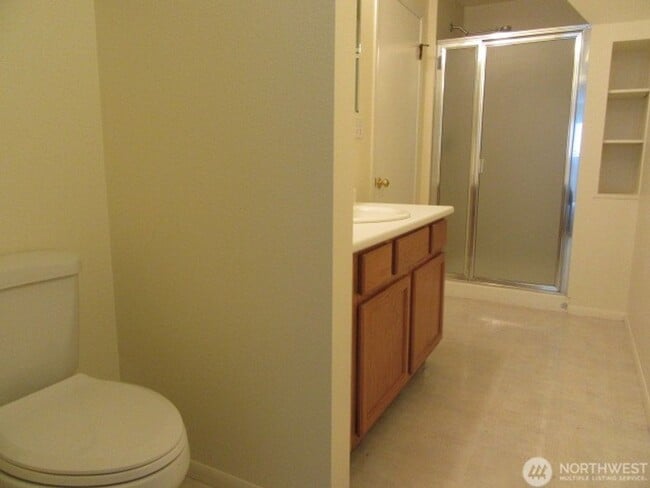Building Photo - 2Bd/.75Ba Kirkland Condo