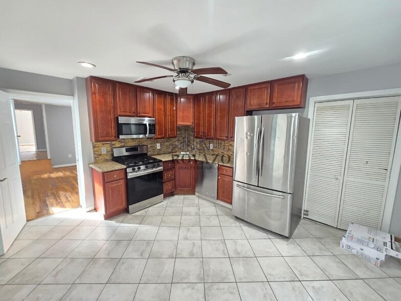 Primary Photo - 42 Crawford St