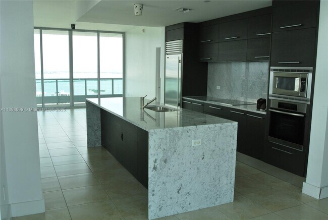 Building Photo - 900 Biscayne Blvd