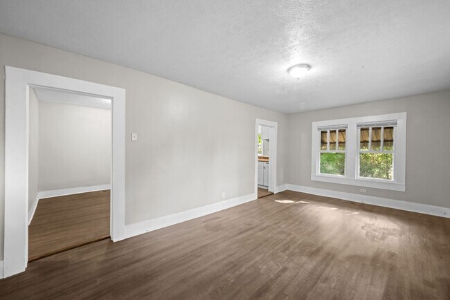 Building Photo - 3 bedroom 1 bath home for rent in Glencoe.