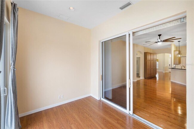 Building Photo - 1556 Scarlett Ave