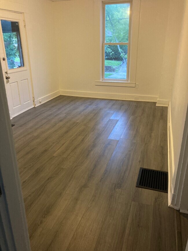 Building Photo - 500 W Wyoming Ave