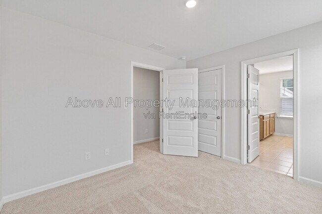Building Photo - 204 White Oak Gdn Wy