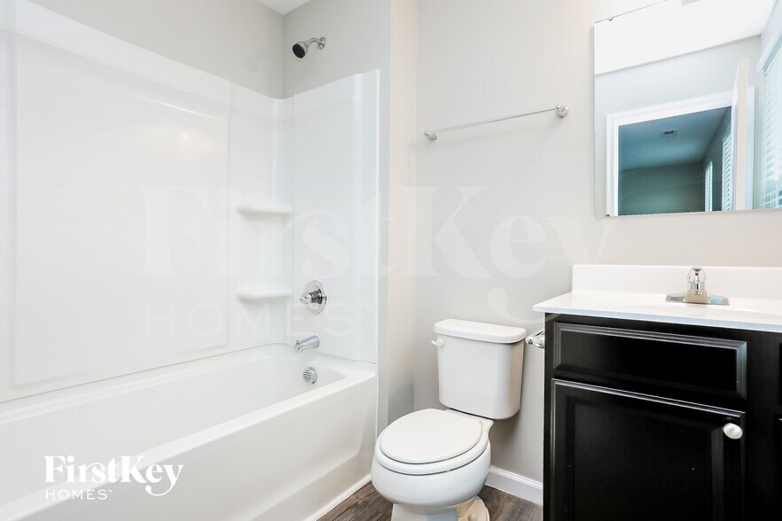 Building Photo - 14 Windchime Ct