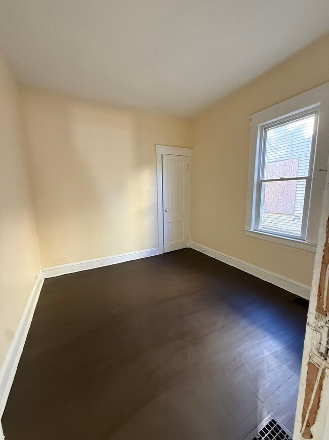 Building Photo - 1519-1525 Clark Ave