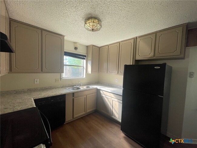 Building Photo - 2403 Hunt Dr