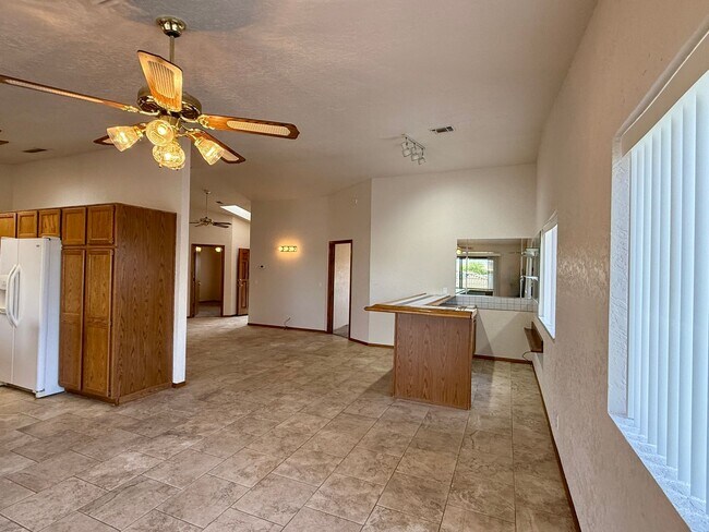 Building Photo - Available now - Unfurnished - Long Term