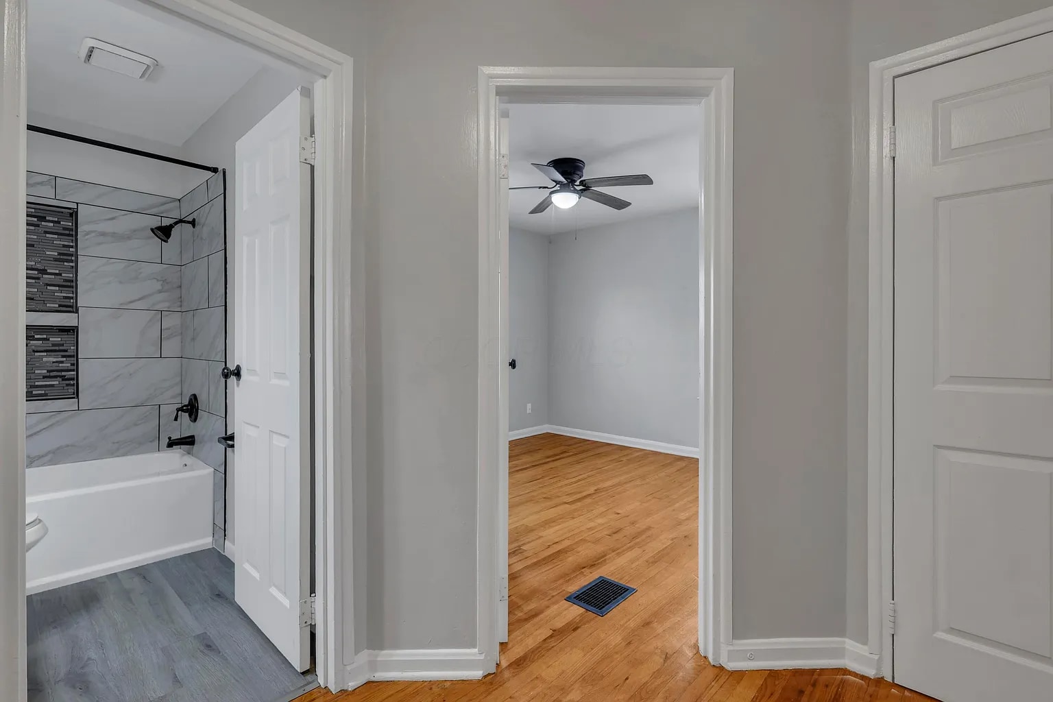 Building Photo - 354 N Roosevelt Ave