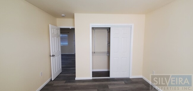 Building Photo - Private 2 Bedroom Unit