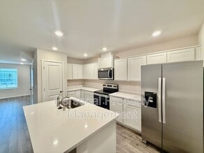 Building Photo - 10616 NE 120th Pl